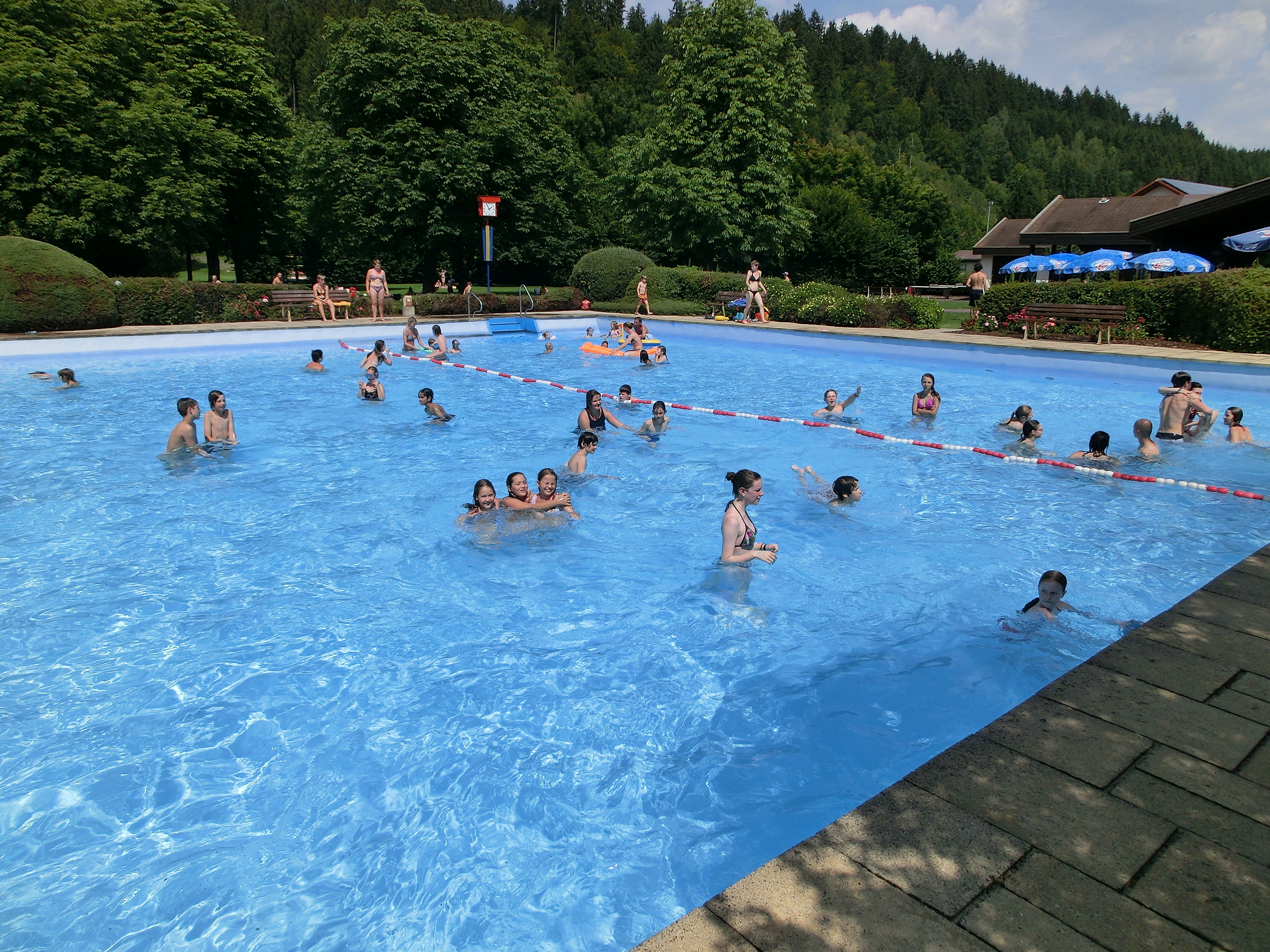 Freibad Wallenfels in Betrieb.JPG